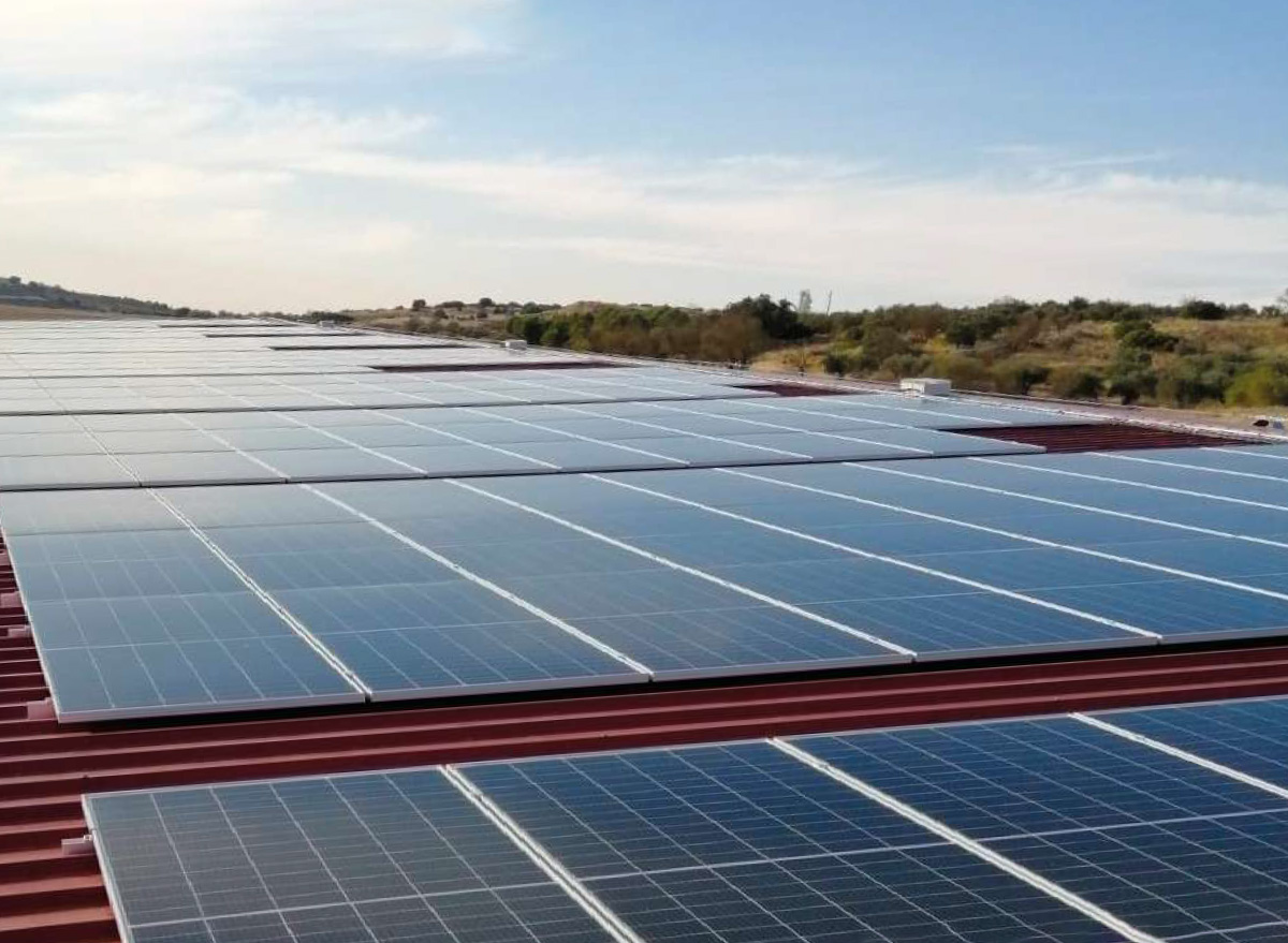 Imagen instalación fotovoltaica Grupo Avícola Rujamar - Ruano energía