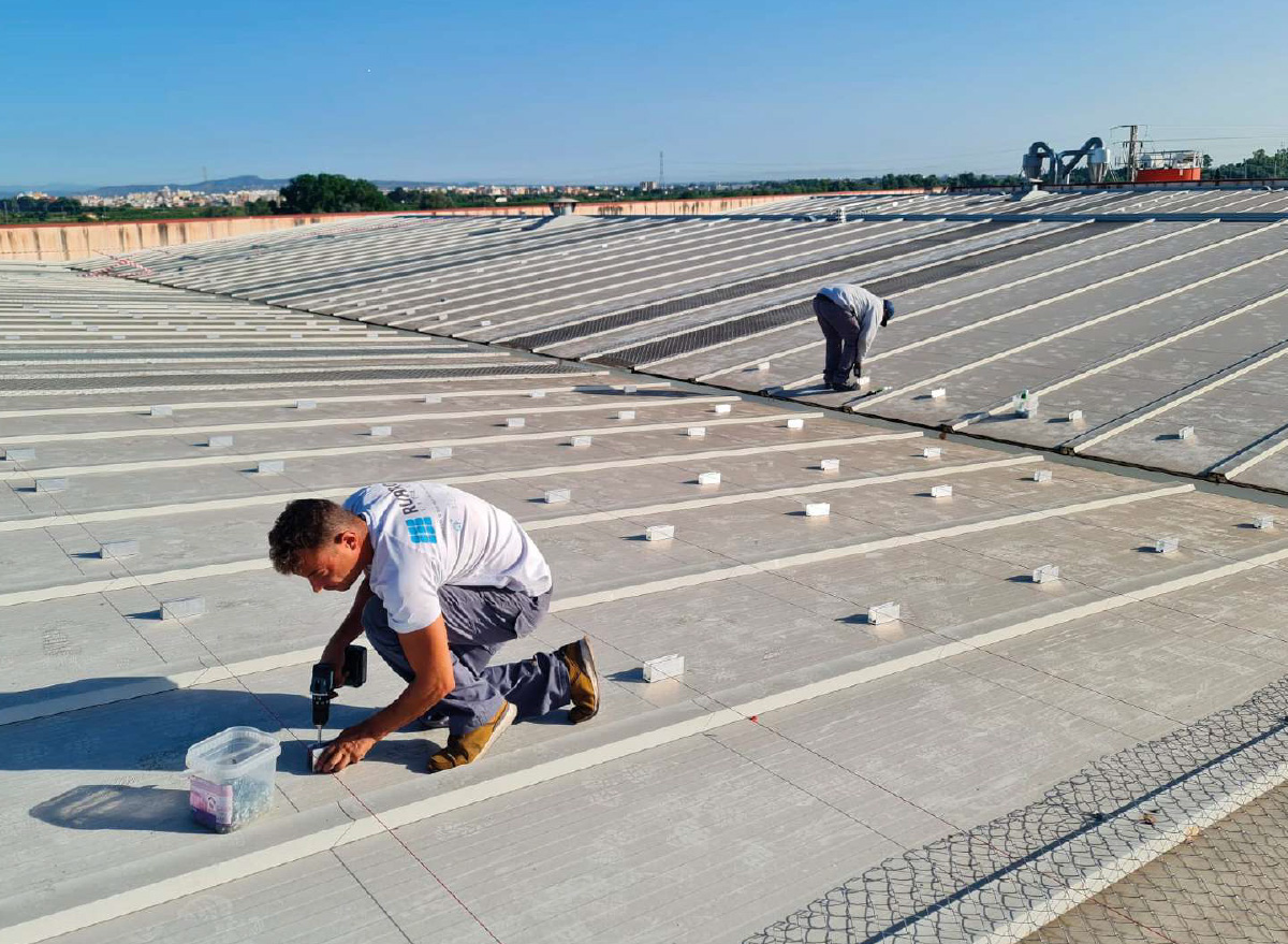 Imagen montaje instalacion fotovoltaica Talesa - Ruano energía