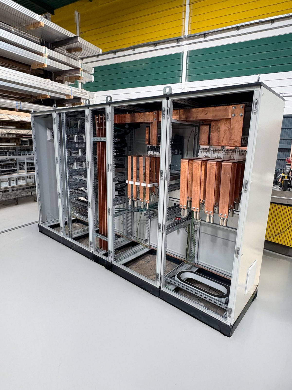 Proceso de fabricación de cuadro eléctrico de baja tensión a medida en taller